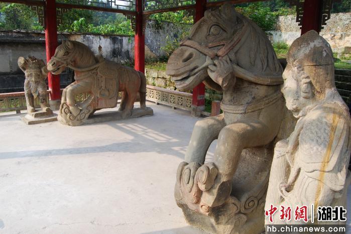 https://www.hb.chinanews.com.cn/cr/2025/1103/1721215021.jpg
